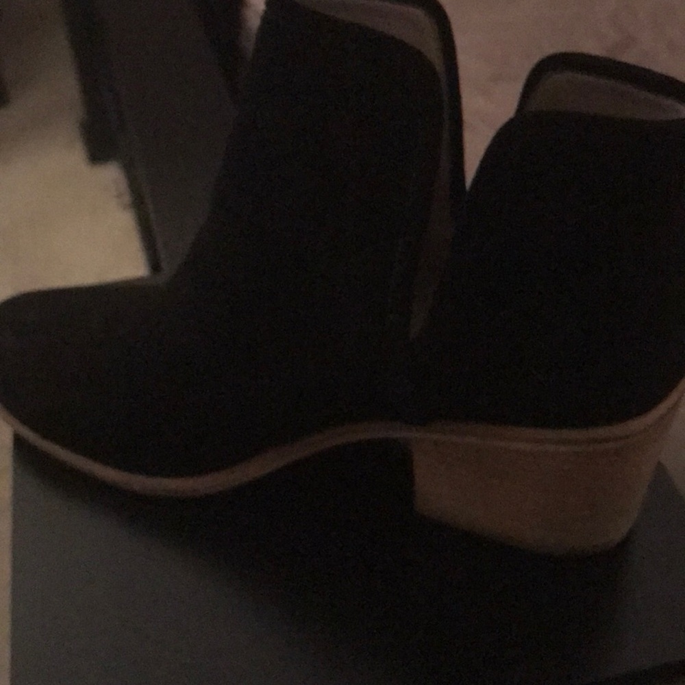 Hinge Bootie